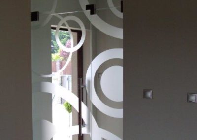 Drzwi szklane z grafiką na szkle